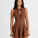 Azuramoda | Sukienka Mini Rozkloszowana z Wiązaniem przy Dekolcie Elegancka