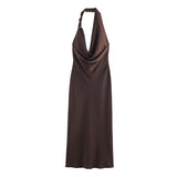Azuramoda | Sukienka Maxi z Dekoltem Halter Elegancka Satynowa Kreacja