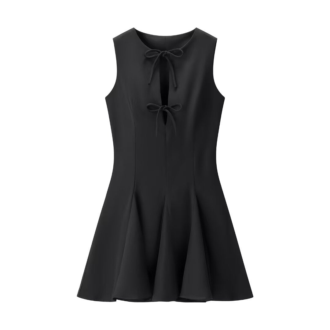 Azuramoda | Sukienka Mini Rozkloszowana z Wiązaniem przy Dekolcie Elegancka